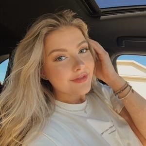 Meet your Posher, Chloe